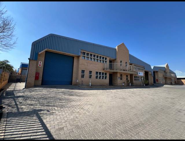 400M² WAREHOUSE TO LET IN LASER PARK